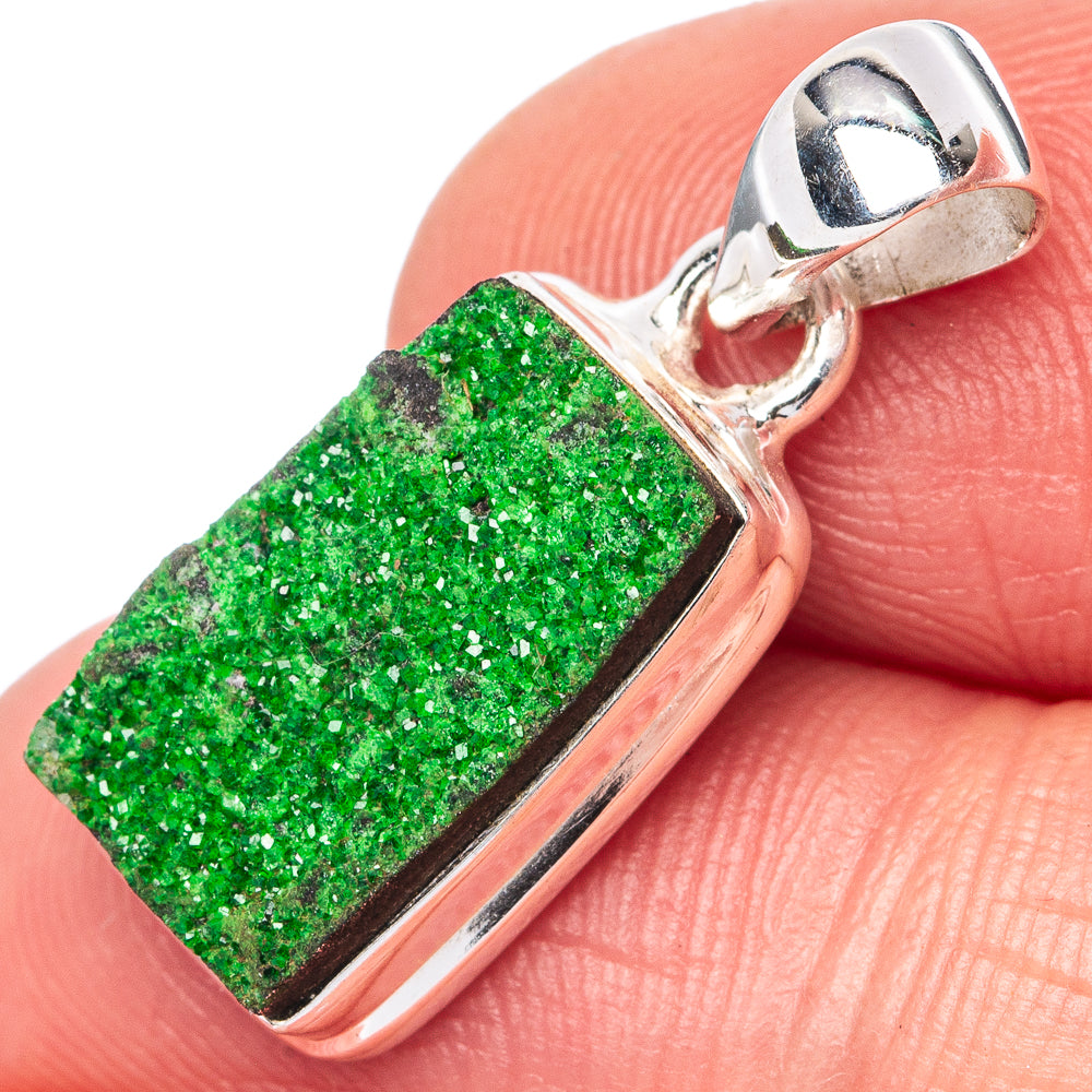 Rare Uvarovite Garnet Pendant 1" (925 Sterling Silver) P42766