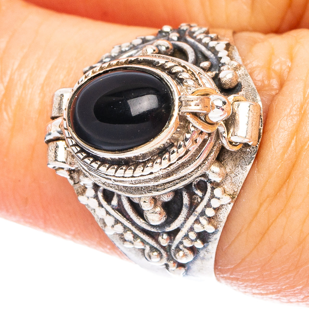 Black Onyx Posion 925 Sterling Silver Ring Size 7 (925 Sterling Silver) R6131