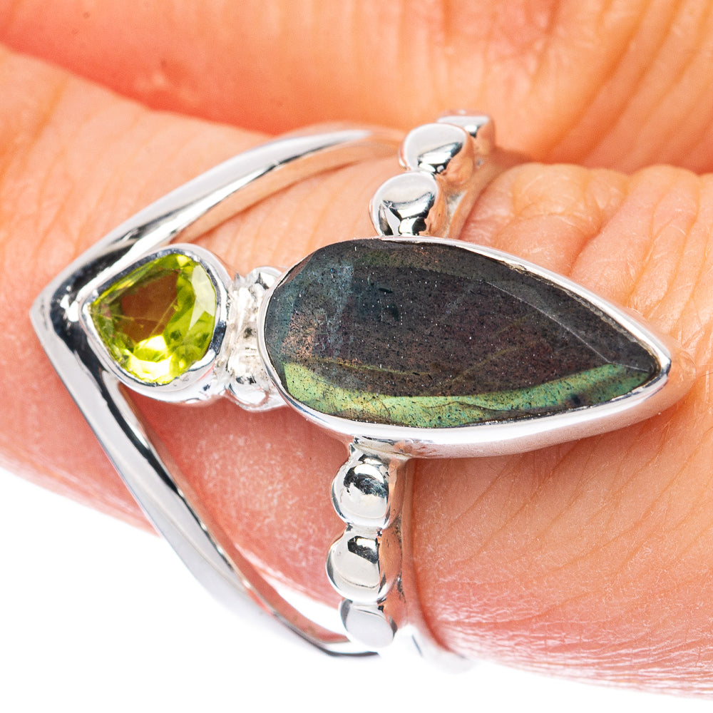 Premium Labradorite, Peridot Ring Size 7 (925 Sterling Silver) R2647