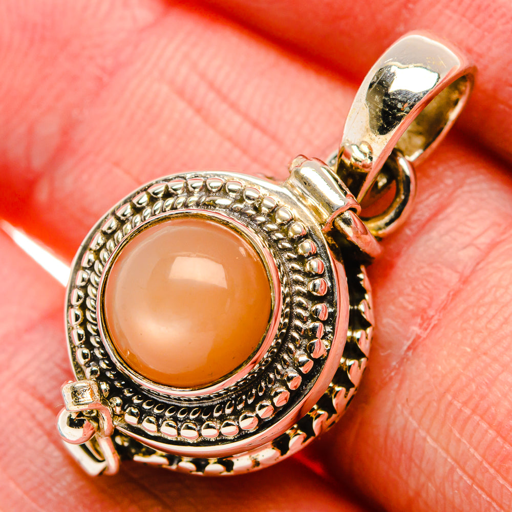 Poison Peach Moonstone 925 Sterling Silver Pendant 1 1/8" (925 Sterling Silver) PD37675