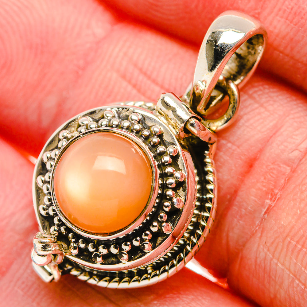 Poison Peach Moonstone 925 Sterling Silver Pendant 1 1/4" (925 Sterling Silver) PD37673