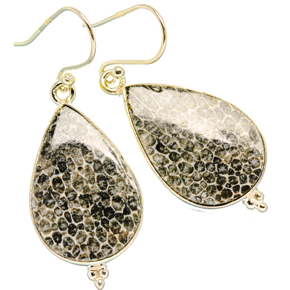 Stingray Coral Earrings handcrafted by Anasilvercos - EARR428019 - Photo 2