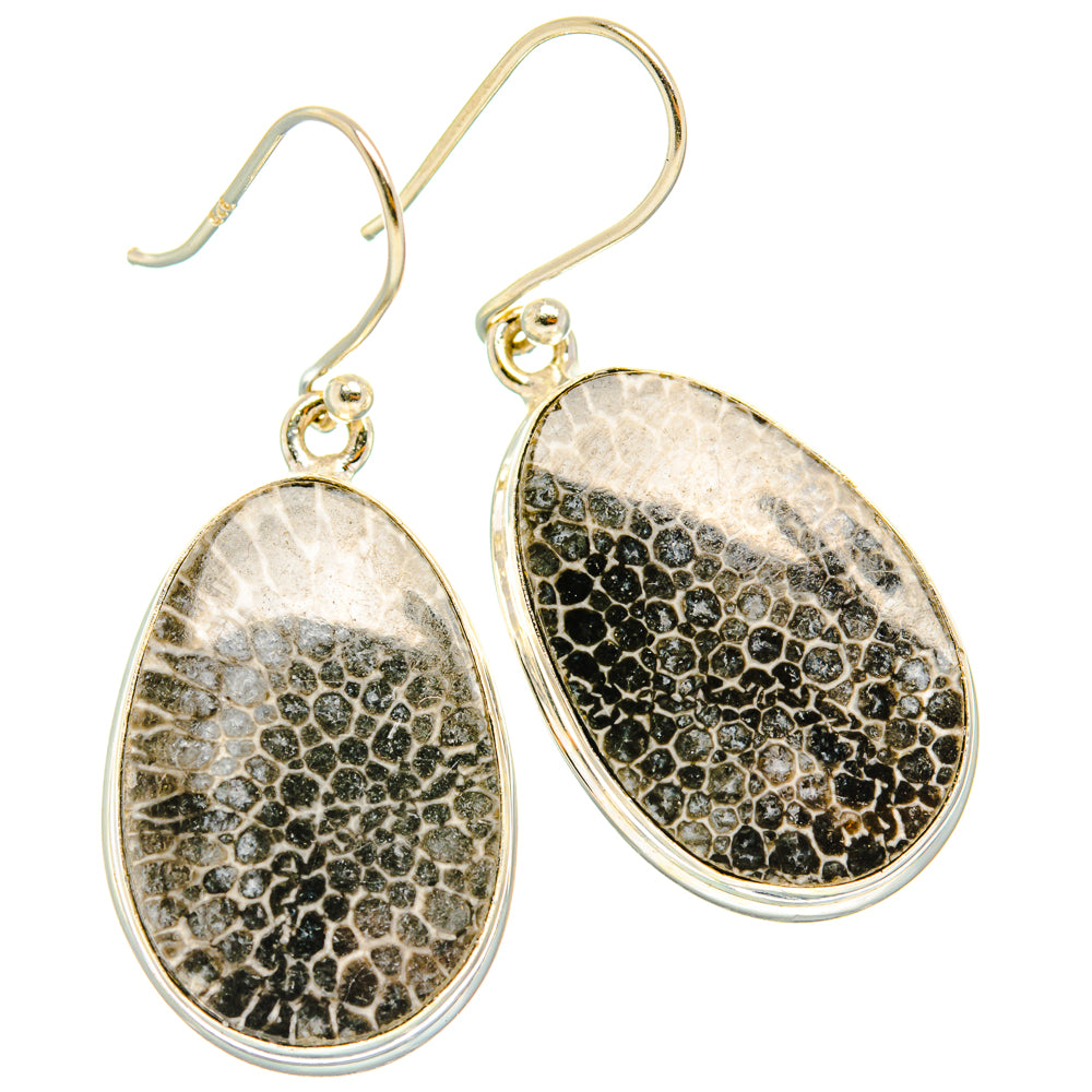 Stingray Coral Earrings handcrafted by Anasilvercos - EARR428047 - Photo 2