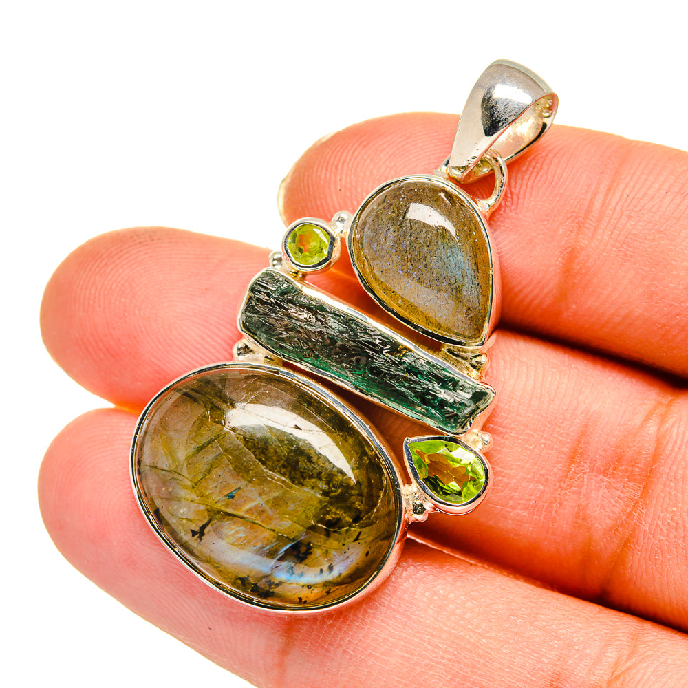 Labradorite Pendants handcrafted by Anasilvercos - PD11561