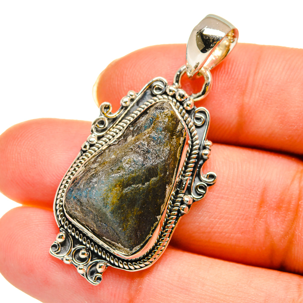 Labradorite Pendants handcrafted by Anasilvercos - PD11912