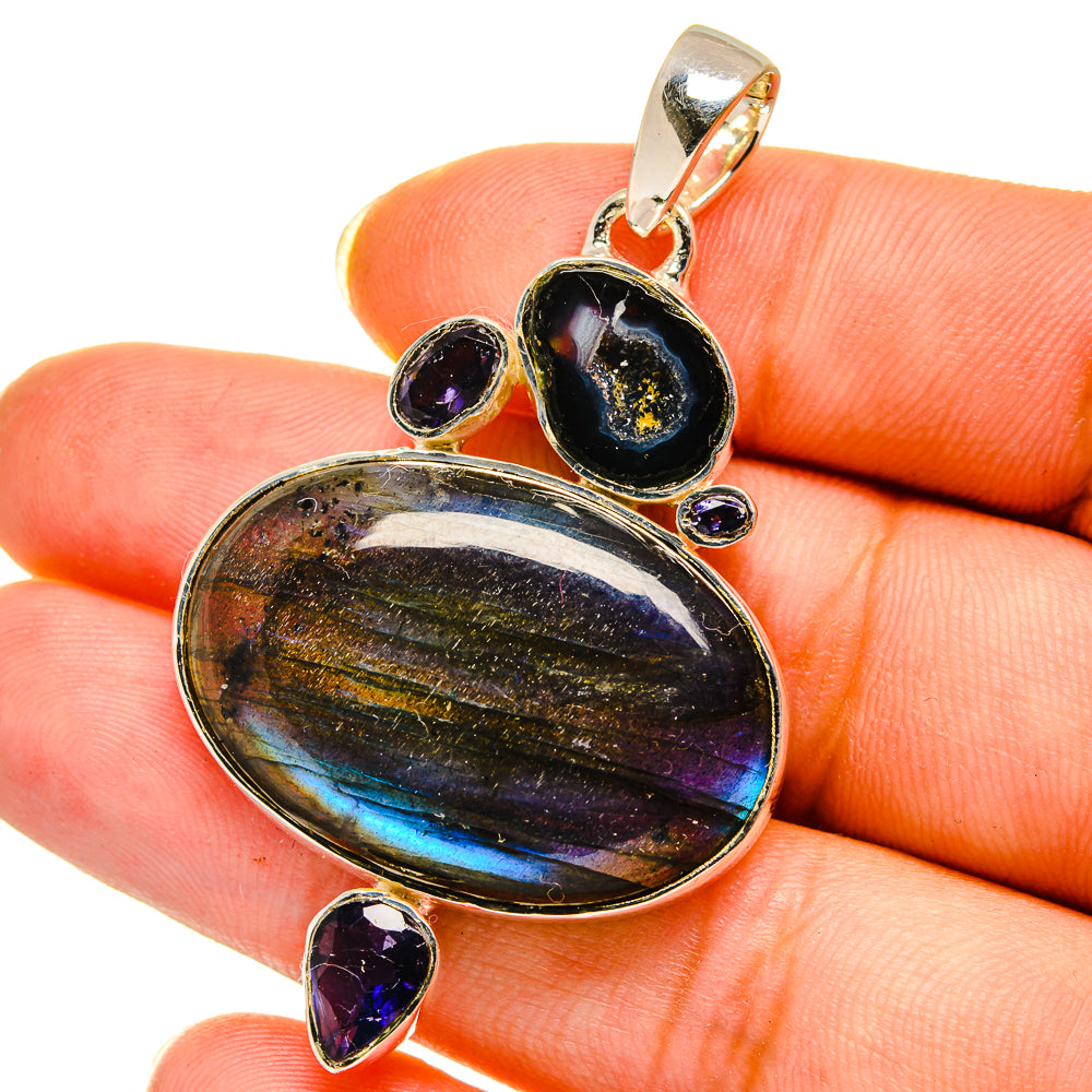 Labradorite Pendants handcrafted by Anasilvercos - PD14537