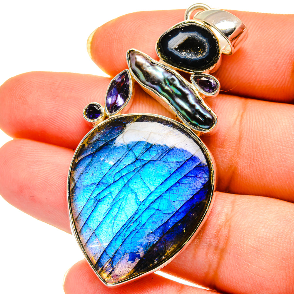 Labradorite Pendants handcrafted by Anasilvercos - PD14645