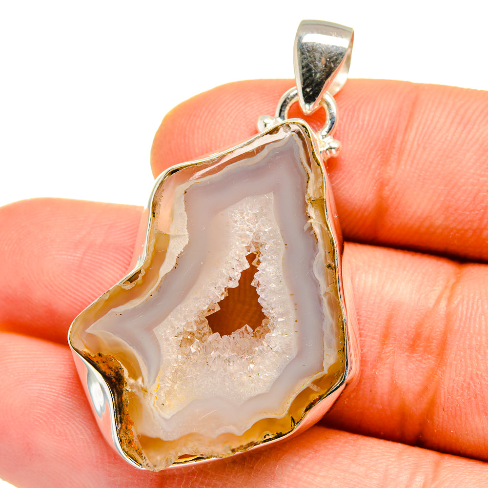 White Geode Slice Pendants handcrafted by Anasilvercos - PD15742