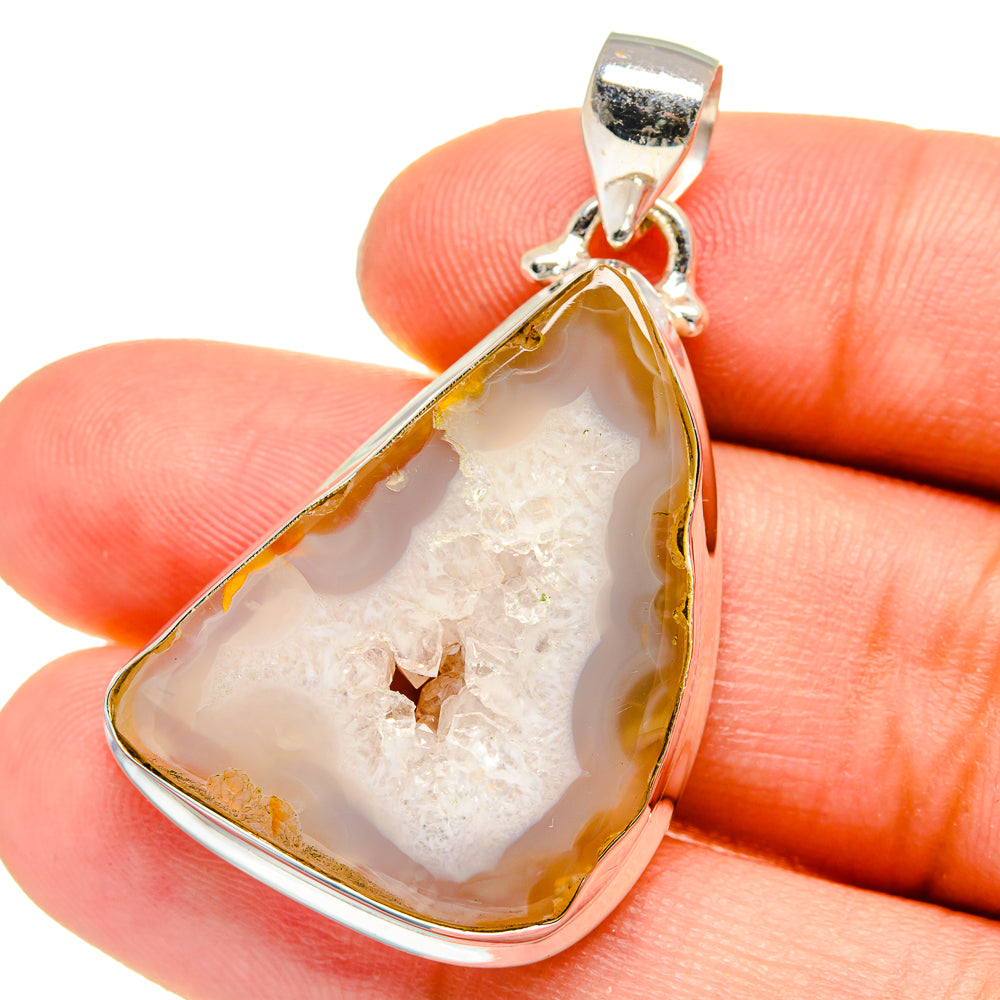 White Geode Slice Pendants handcrafted by Anasilvercos - PD16300