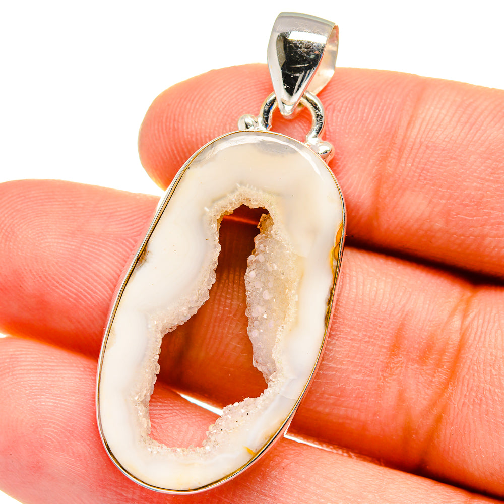 White Geode Slice Pendants handcrafted by Anasilvercos - PD16303