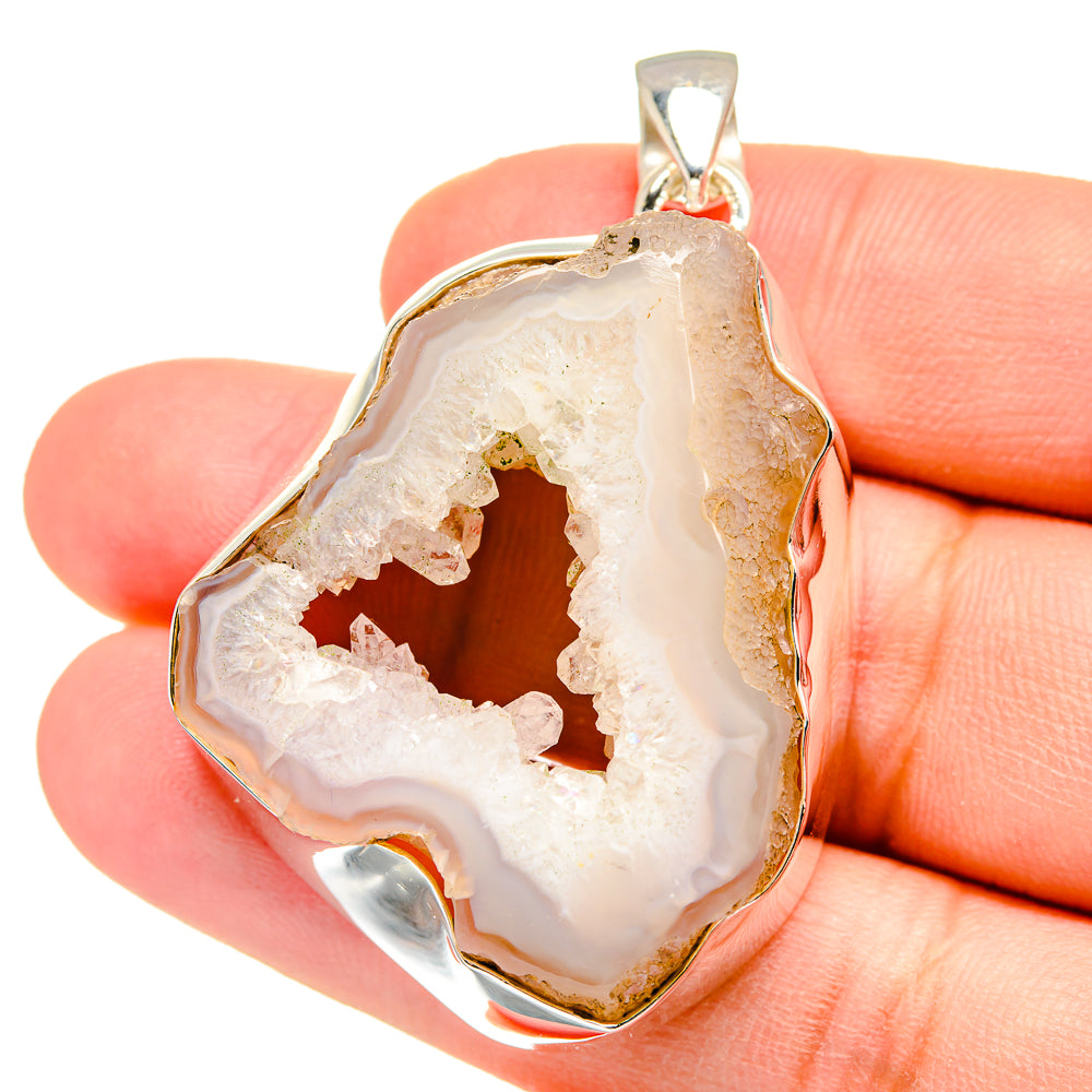 White Geode Slice Pendants handcrafted by Anasilvercos - PD16396