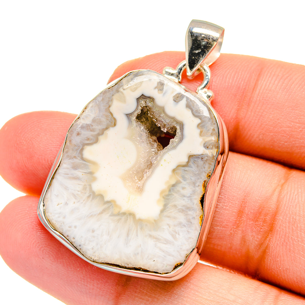 White Geode Slice Pendants handcrafted by Anasilvercos - PD16456