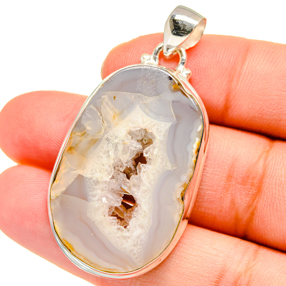 White Geode Slice Pendants handcrafted by Anasilvercos - PD16459