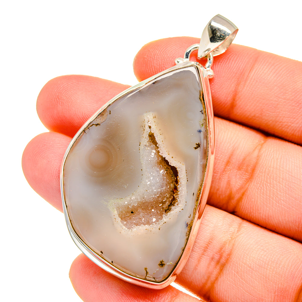 White Geode Slice Pendants handcrafted by Anasilvercos - PD16494