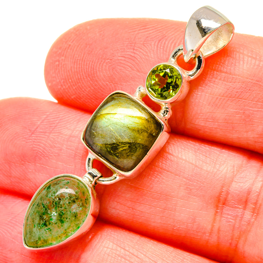 Labradorite Pendants handcrafted by Anasilvercos - PD16704
