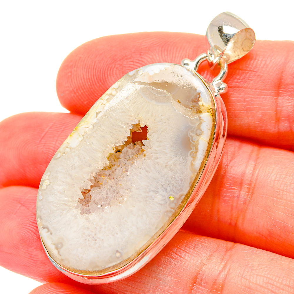 White Geode Slice Pendants handcrafted by Anasilvercos - PD16732