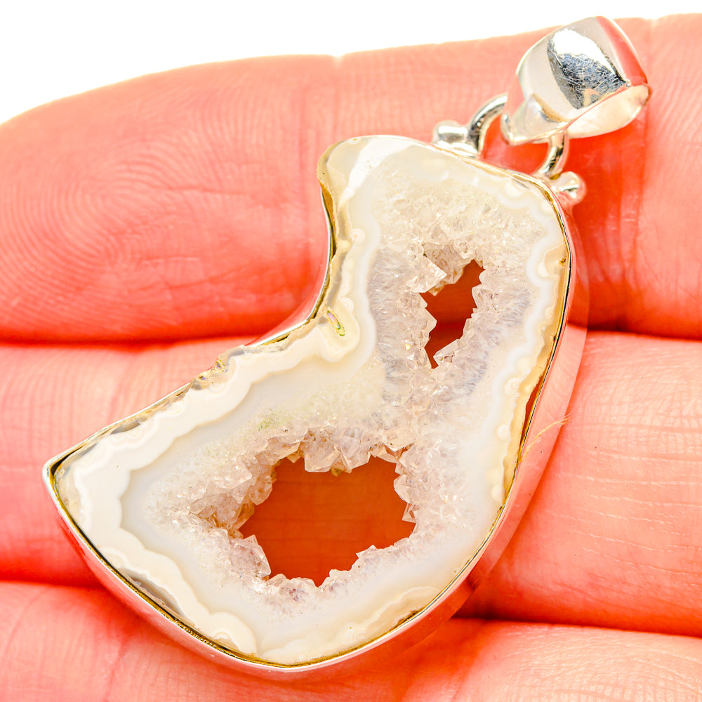 White Geode Slice Pendants handcrafted by Anasilvercos - PD16816