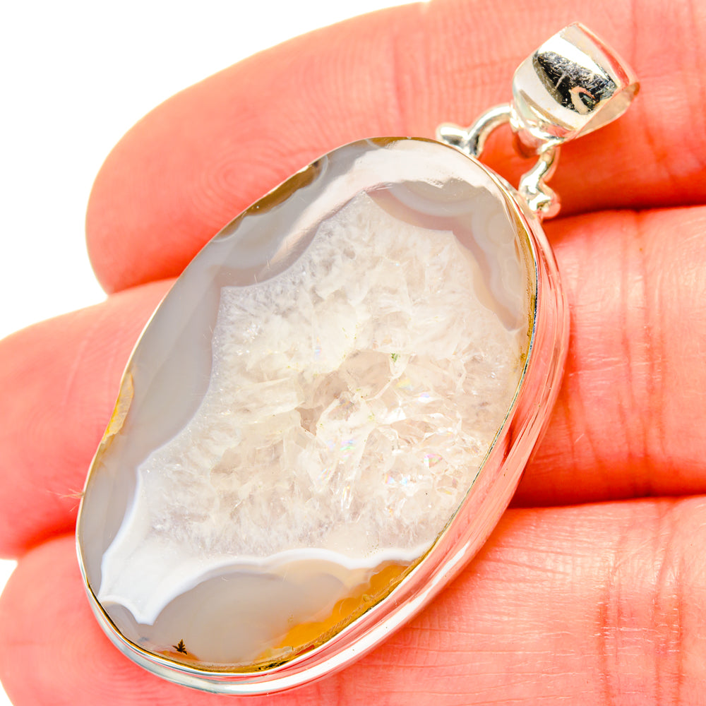 White Geode Slice Pendants handcrafted by Anasilvercos - PD16817