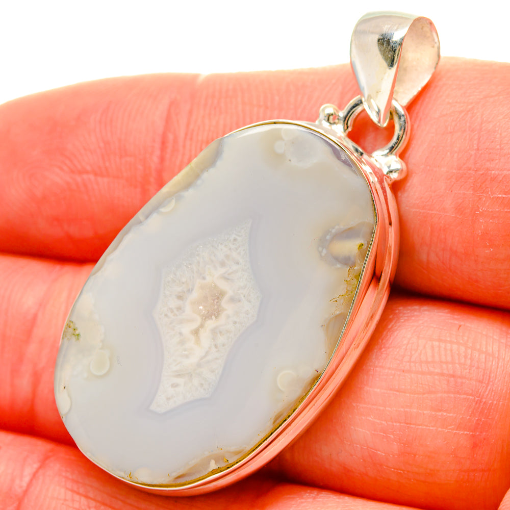 White Geode Slice Pendants handcrafted by Anasilvercos - PD16882