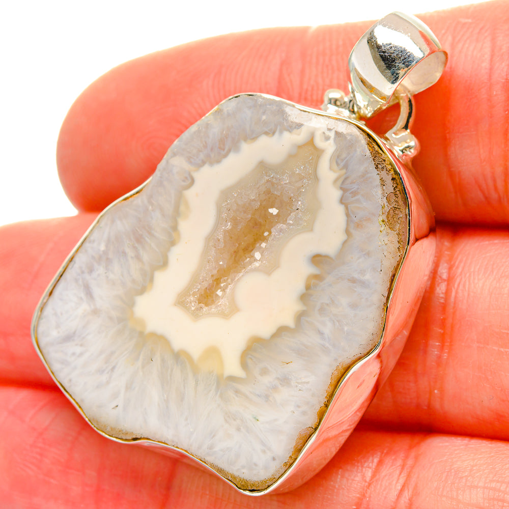 White Geode Slice Pendants handcrafted by Anasilvercos - PD16883