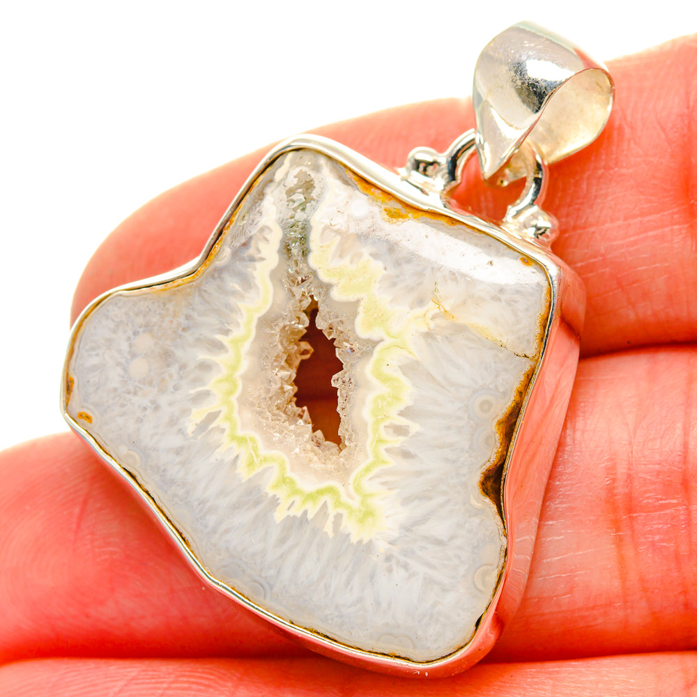 White Geode Slice Pendants handcrafted by Anasilvercos - PD16944