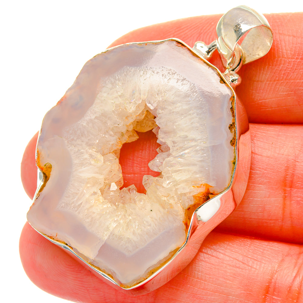 White Geode Slice Pendants handcrafted by Anasilvercos - PD16946