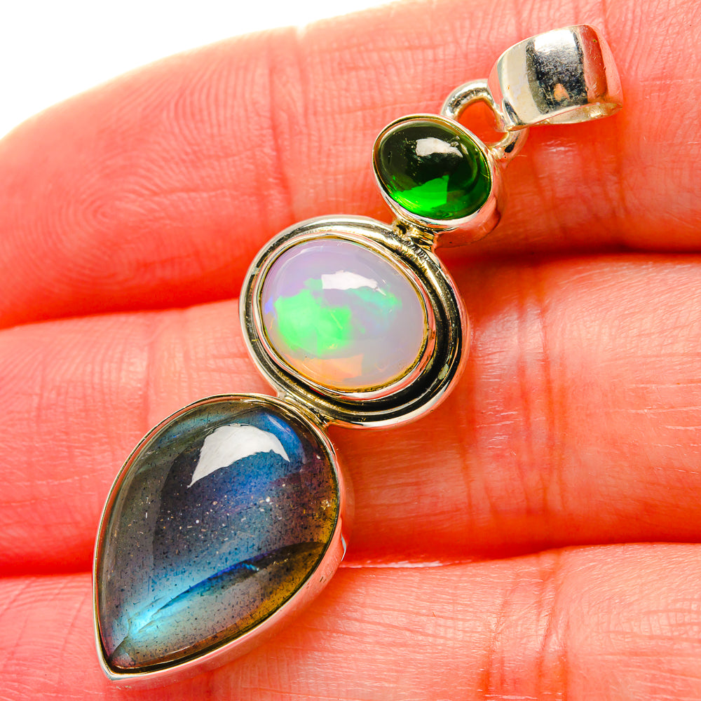 Labradorite Pendants handcrafted by Anasilvercos - PD17020