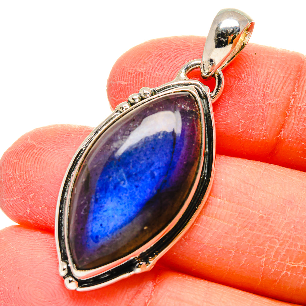 Labradorite Pendants handcrafted by Anasilvercos - PD17323
