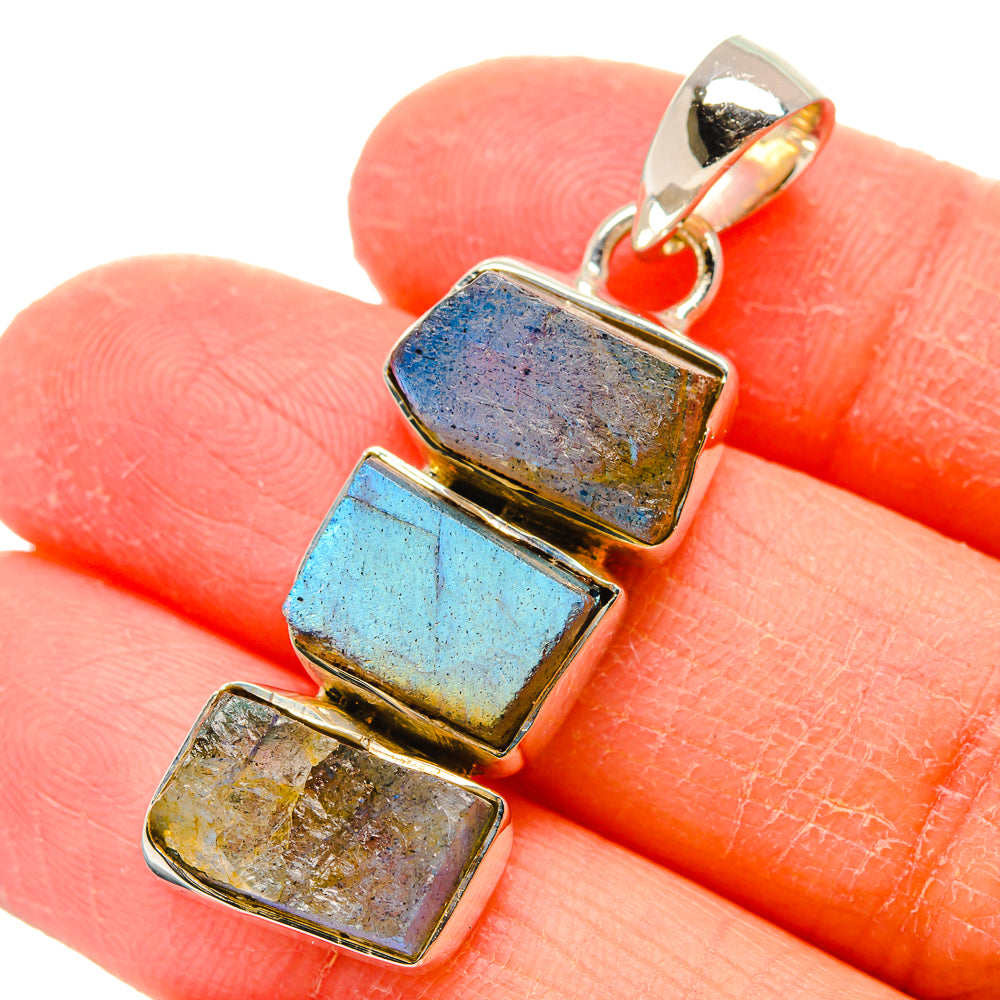 Labradorite Pendants handcrafted by Anasilvercos - PD17328