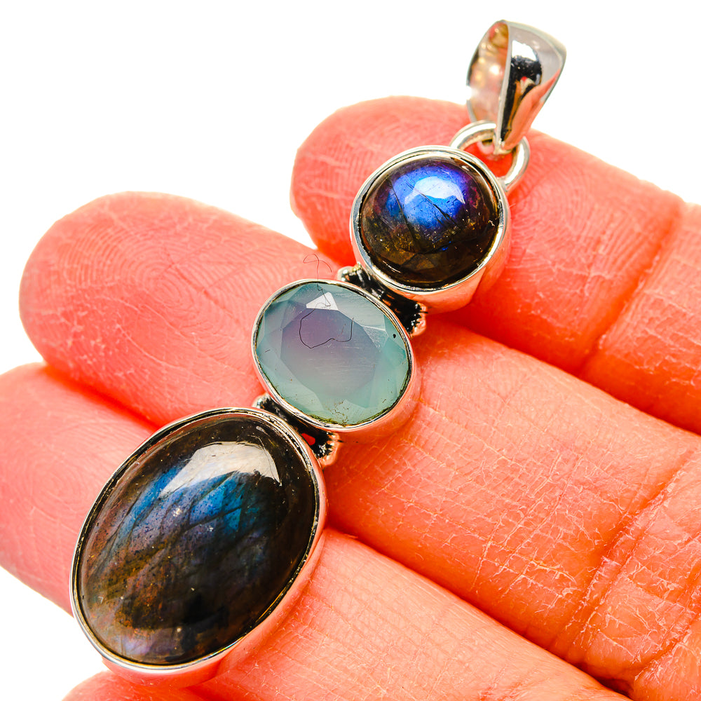 Labradorite Pendants handcrafted by Anasilvercos - PD17337