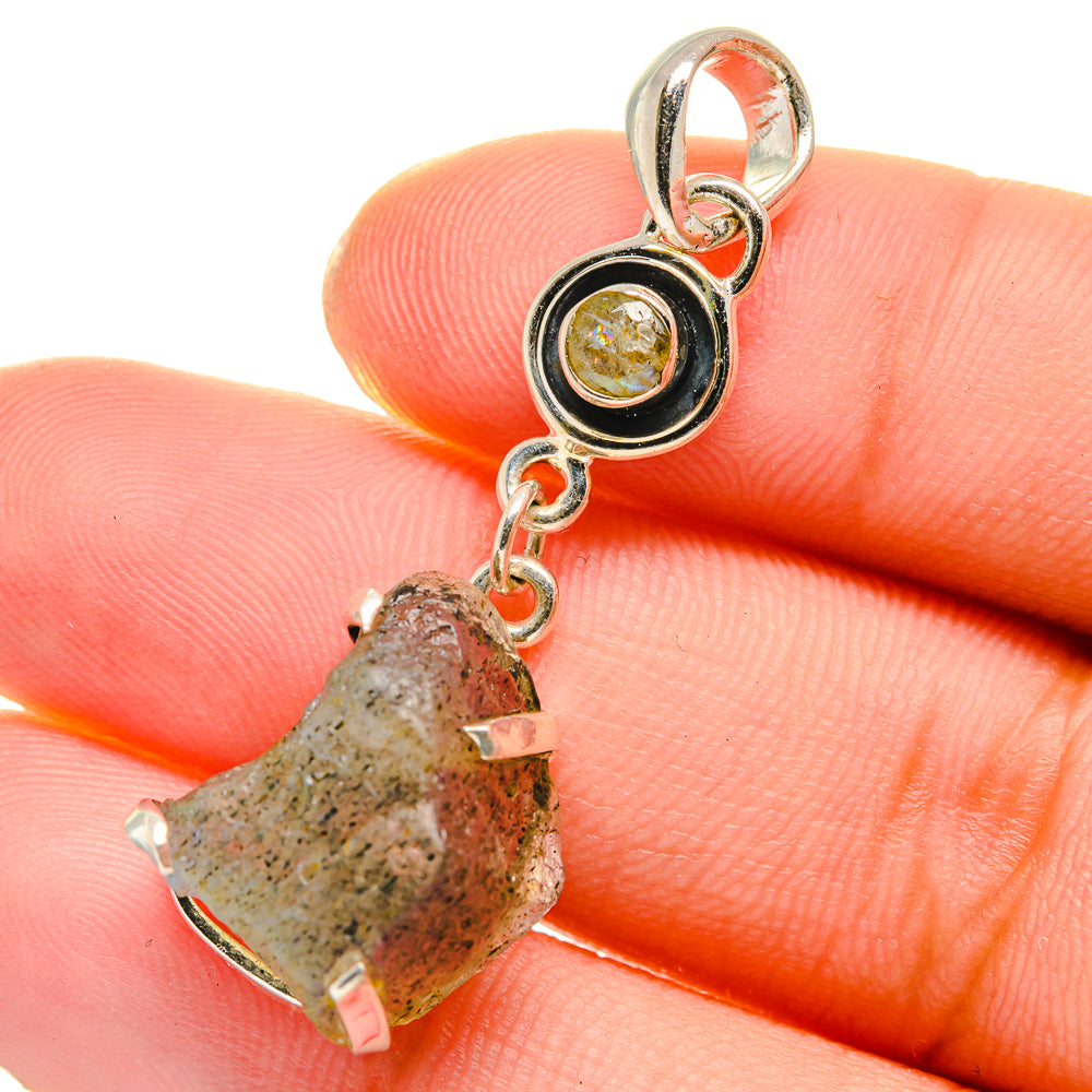 Labradorite Pendants handcrafted by Anasilvercos - PD17481