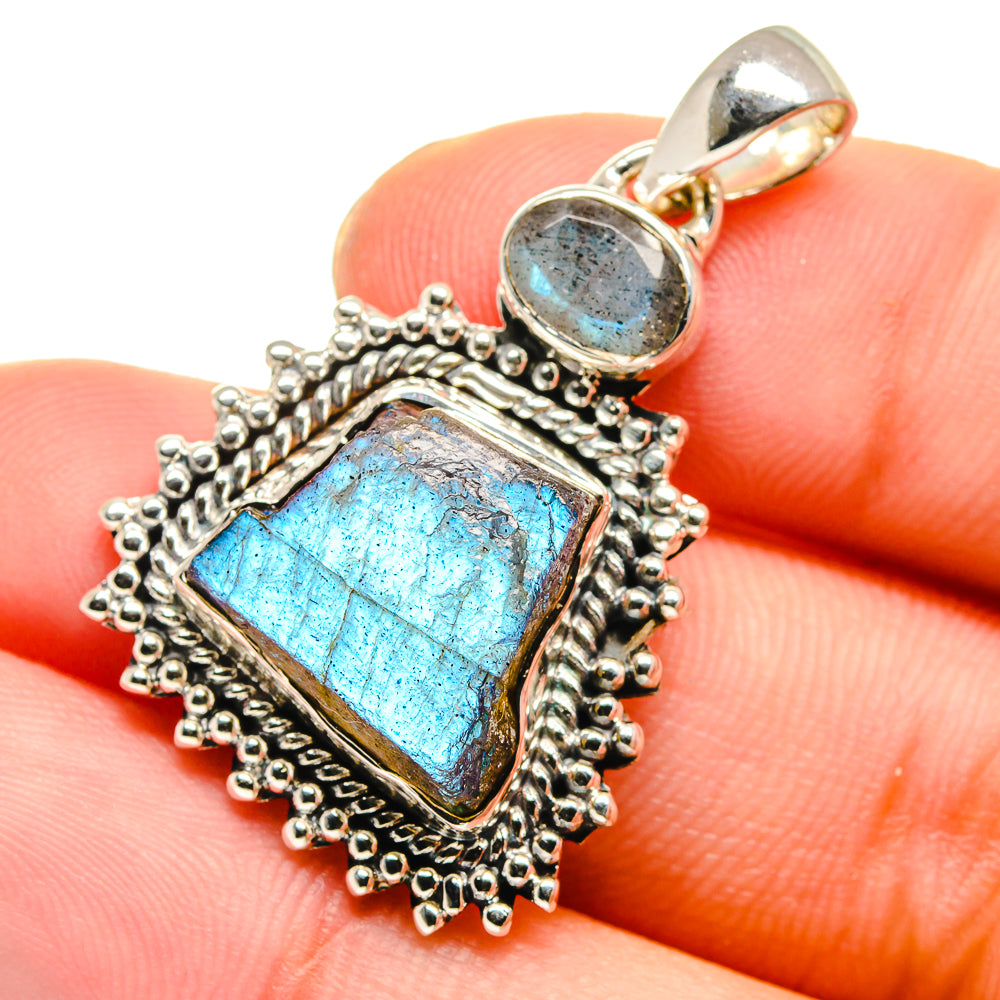 Labradorite Pendants handcrafted by Anasilvercos - PD17505