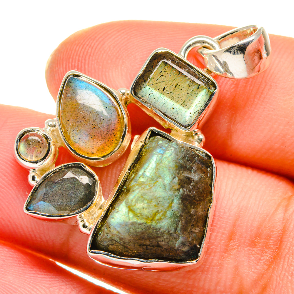 Labradorite Pendants handcrafted by Anasilvercos - PD17543