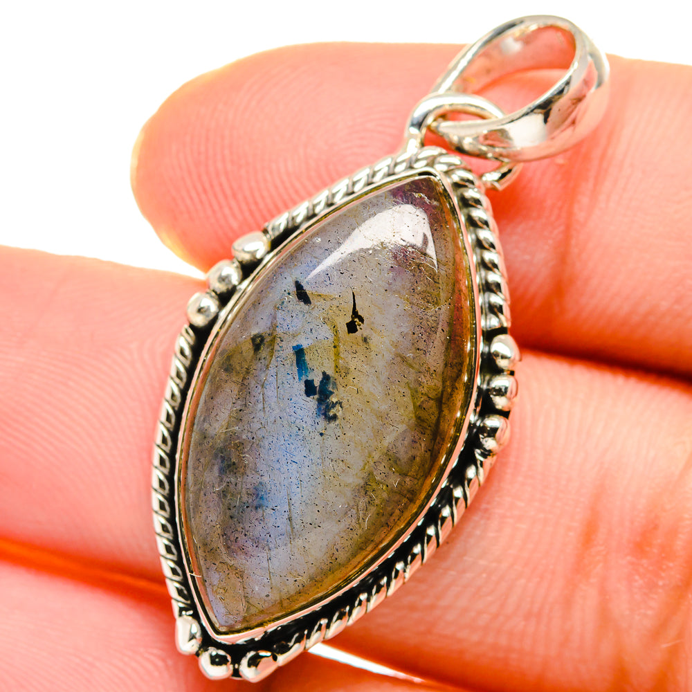 Labradorite Pendants handcrafted by Anasilvercos - PD17574