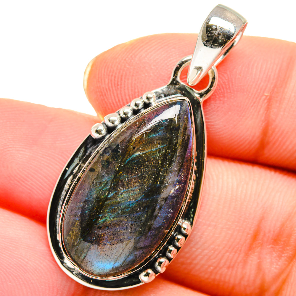 Labradorite Pendants handcrafted by Anasilvercos - PD17590