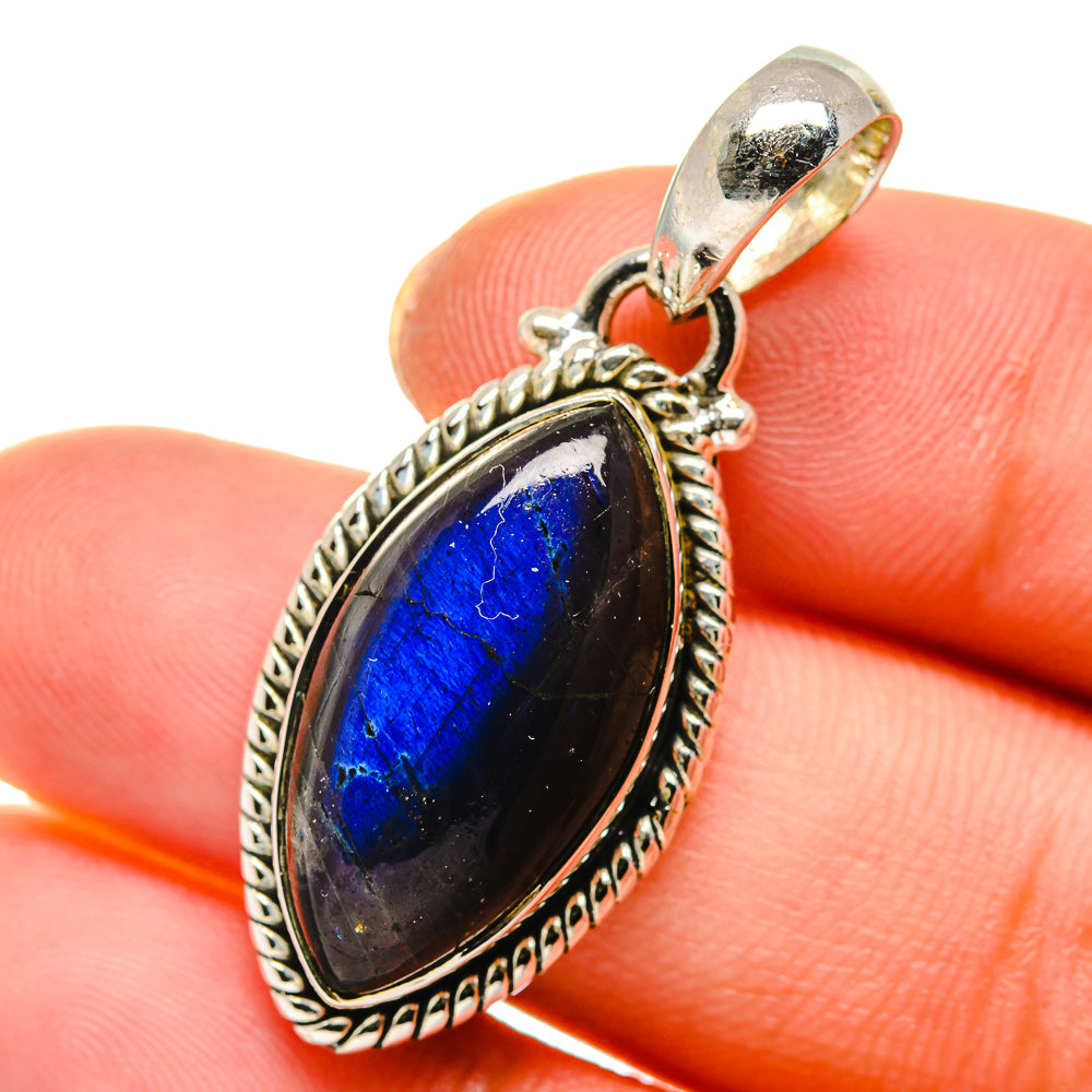 Labradorite Pendants handcrafted by Anasilvercos - PD17743