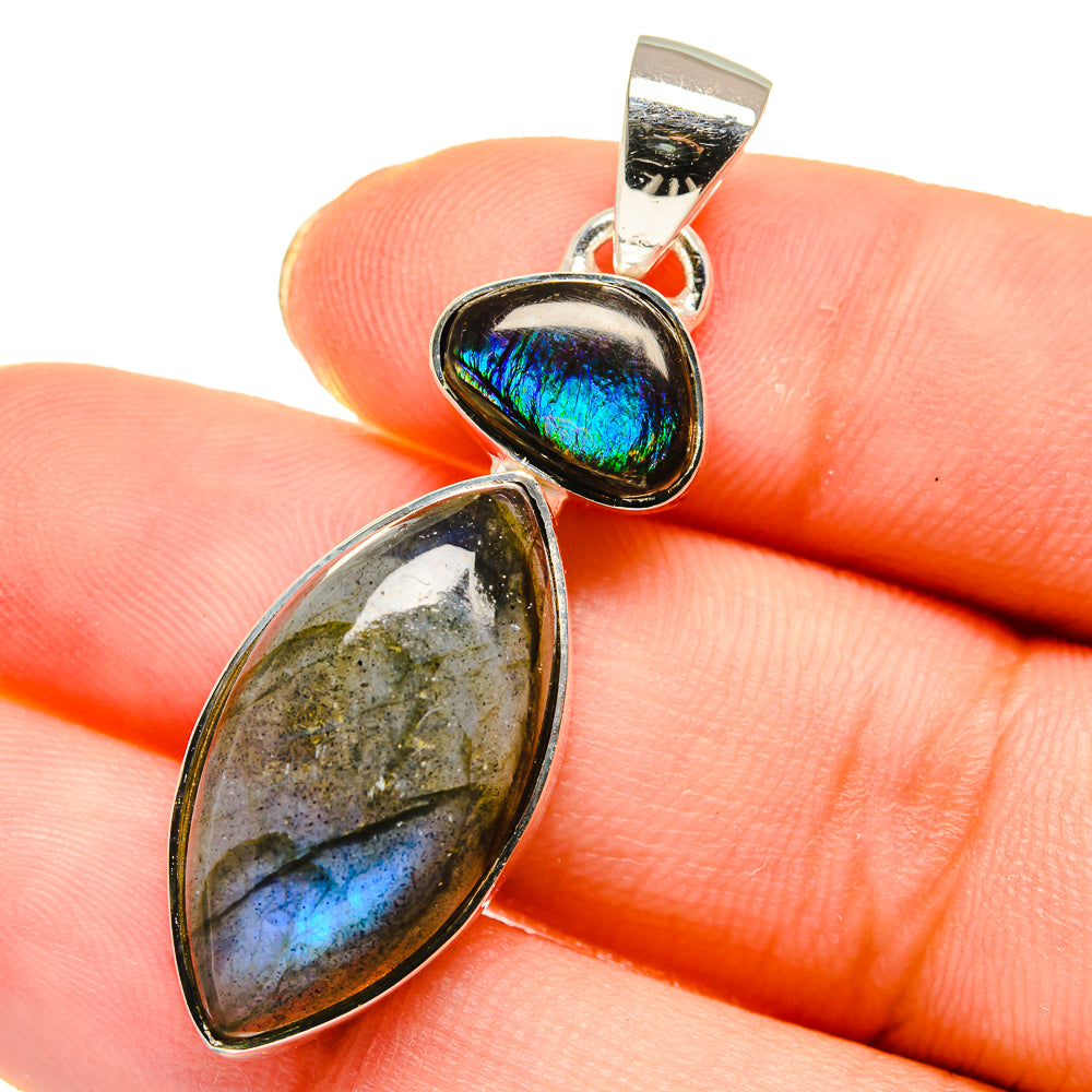 Labradorite Pendants handcrafted by Anasilvercos - PD17872