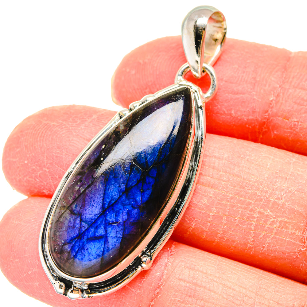Labradorite Pendants handcrafted by Anasilvercos - PD18019