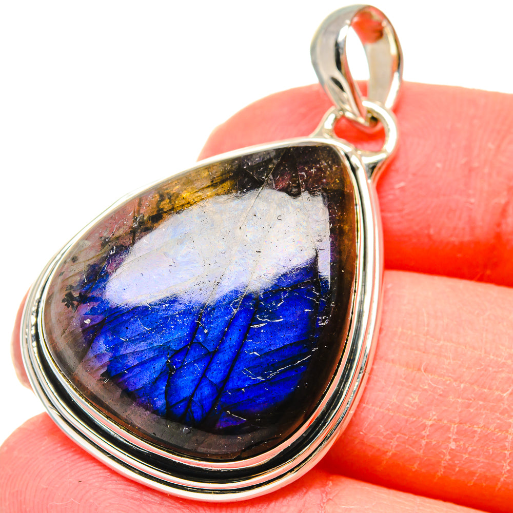Labradorite Pendants handcrafted by Anasilvercos - PD18023