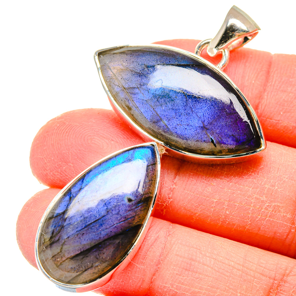 Labradorite Pendants handcrafted by Anasilvercos - PD18034