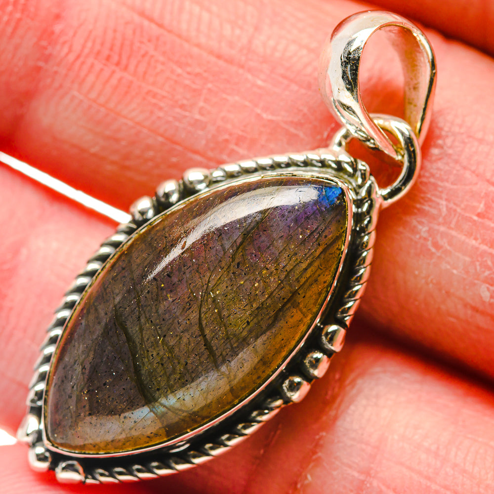 Labradorite Pendants handcrafted by Anasilvercos - PD18137