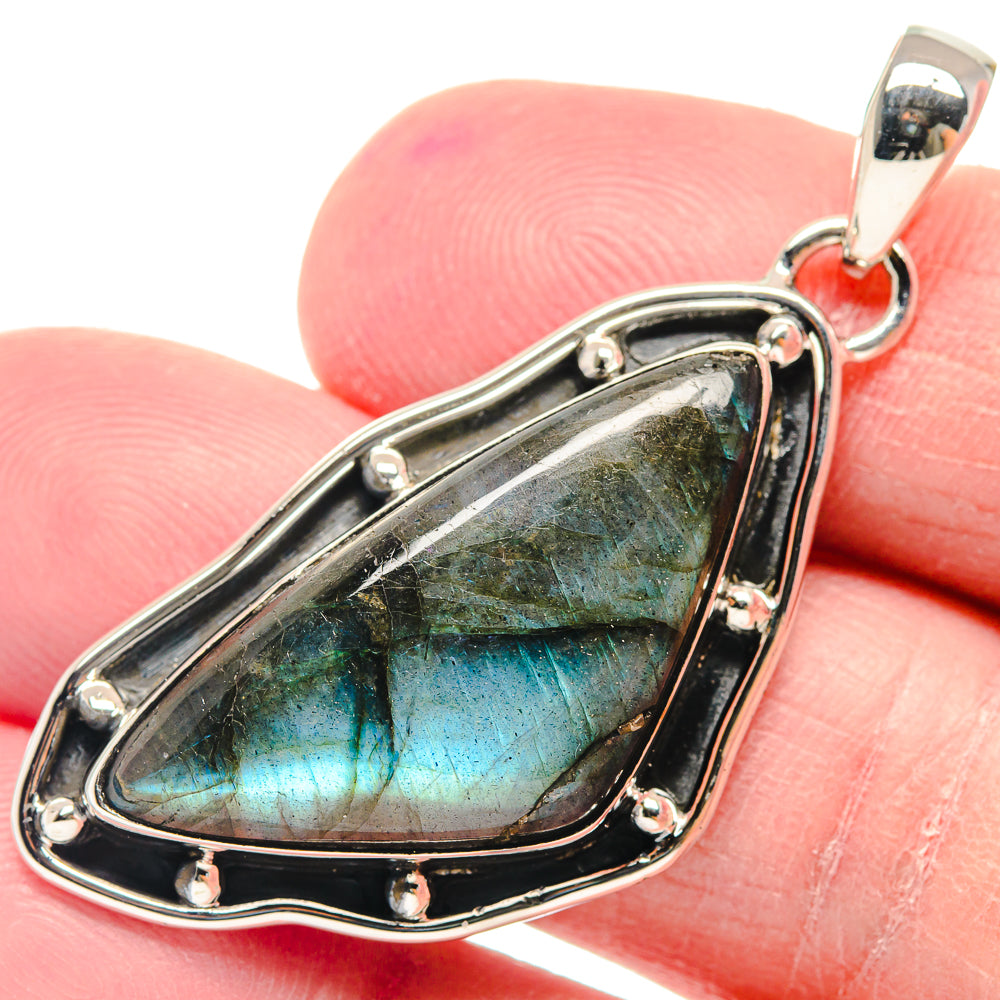 Labradorite Pendants handcrafted by Anasilvercos - PD18846