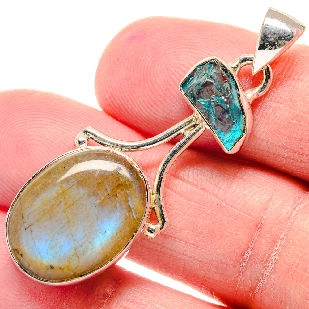 Labradorite Pendants handcrafted by Anasilvercos - PD18923