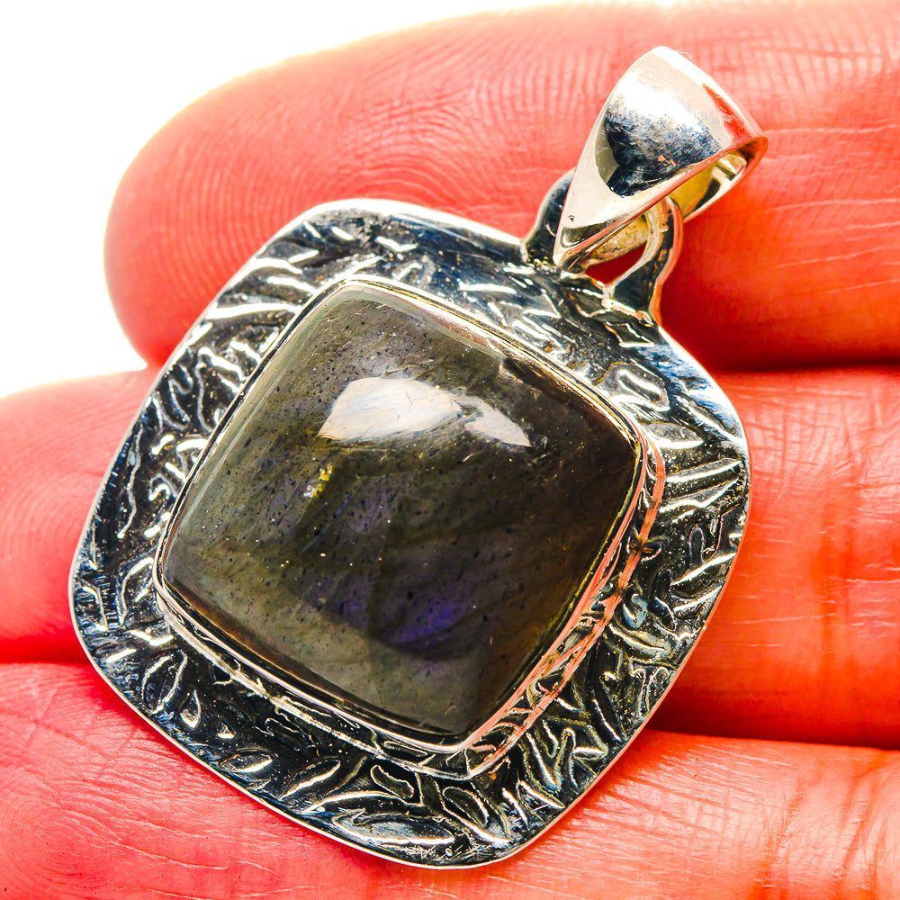 Labradorite Pendants handcrafted by Anasilvercos - PD19019