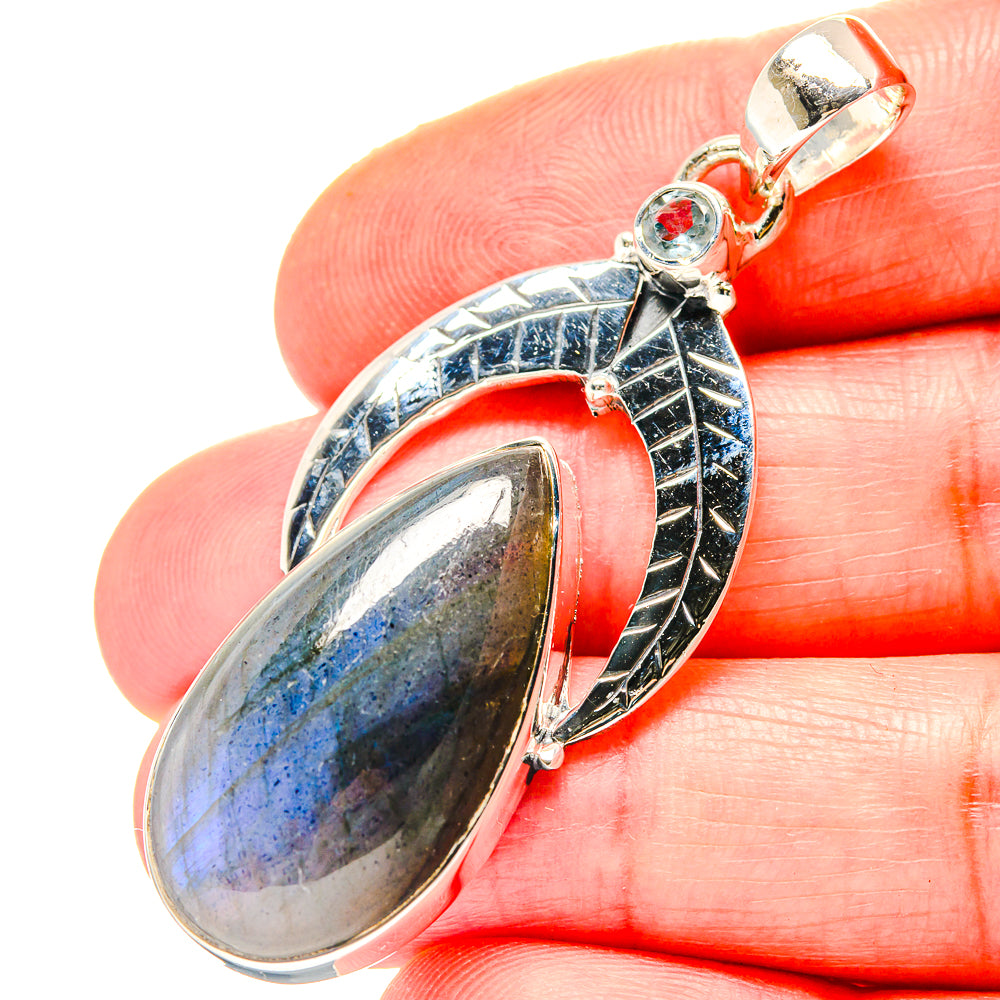 Labradorite Pendants handcrafted by Anasilvercos - PD19101