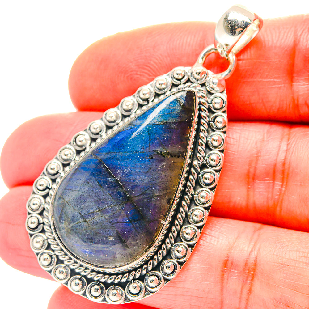 Labradorite Pendants handcrafted by Anasilvercos - PD19103