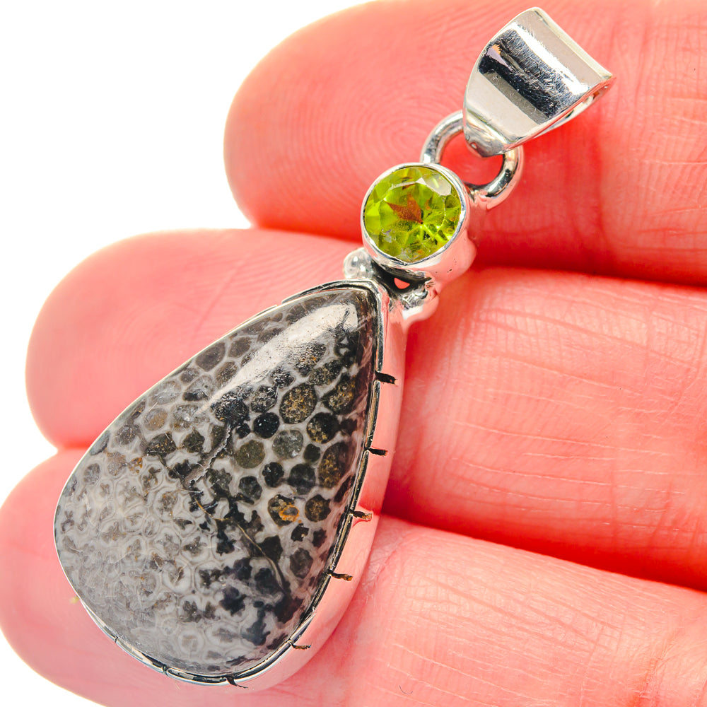 Stingray Coral Pendants handcrafted by Anasilvercos - PD19318