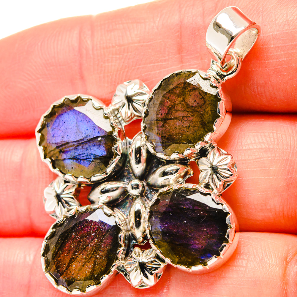 Labradorite Pendants handcrafted by Anasilvercos - PD19658