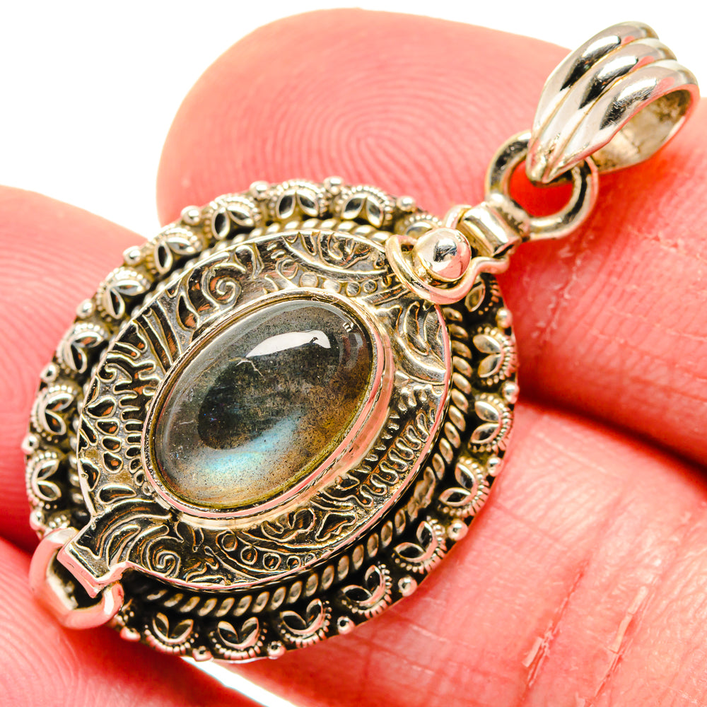 Labradorite Pendants handcrafted by Anasilvercos - PD20104
