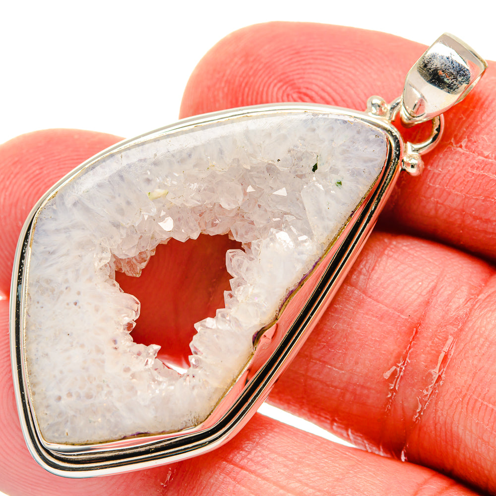 White Geode Slice Pendants handcrafted by Anasilvercos - PD20301